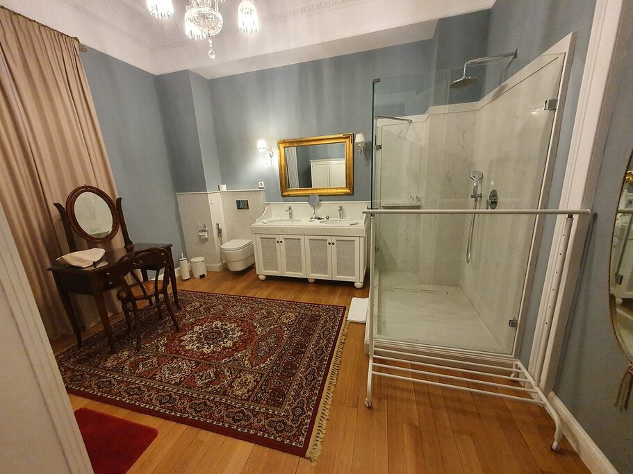 Hotel498