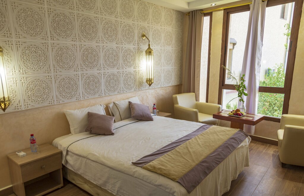 Hotel103