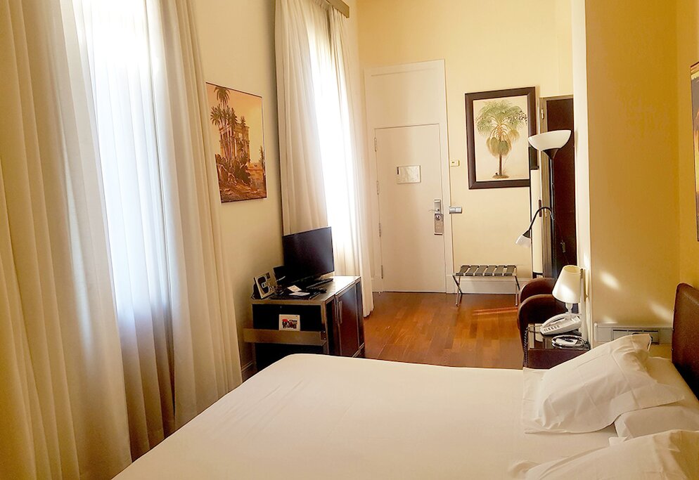 Hotel784