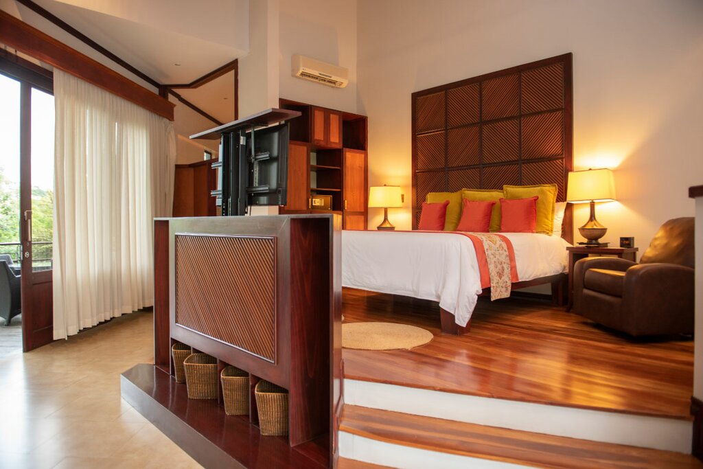 Hotel211