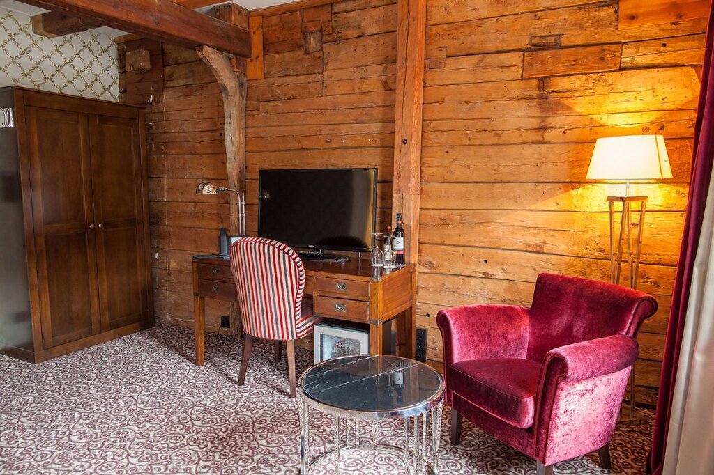 Hotel379