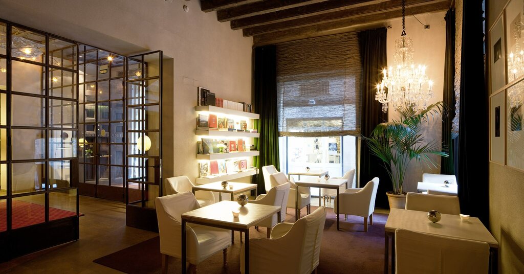 Hotel758