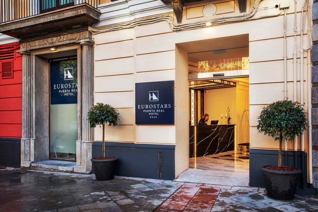Hotel825