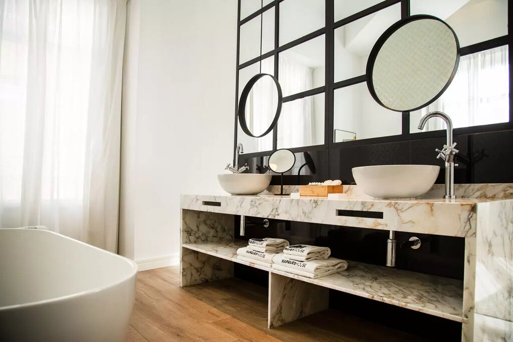 Hotel744