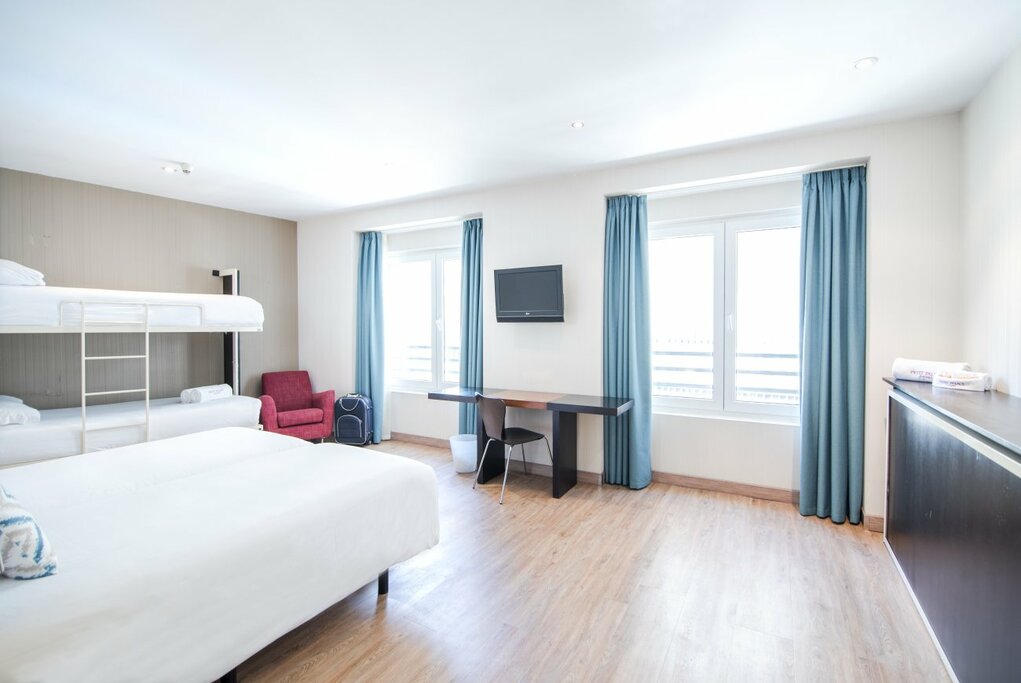 Hotel1102