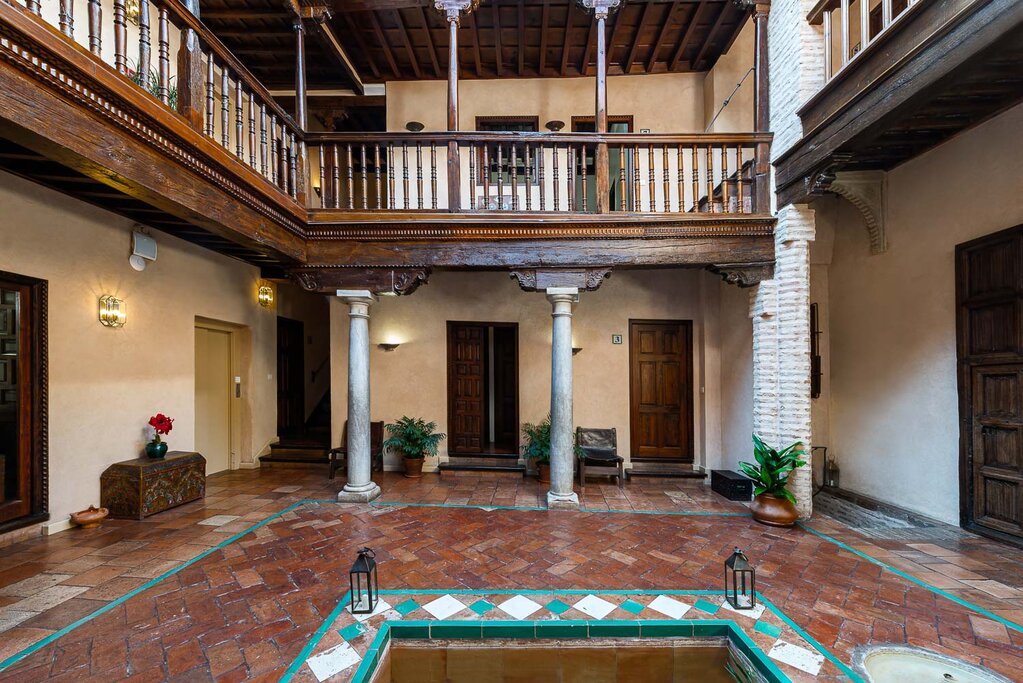 Hotel708