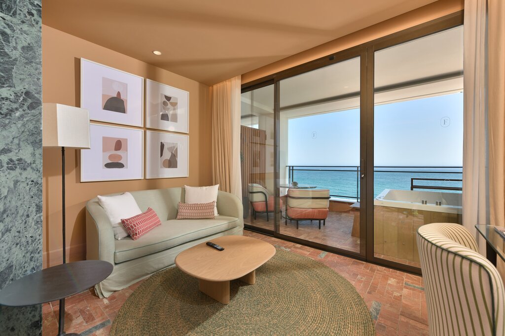 Hotel956