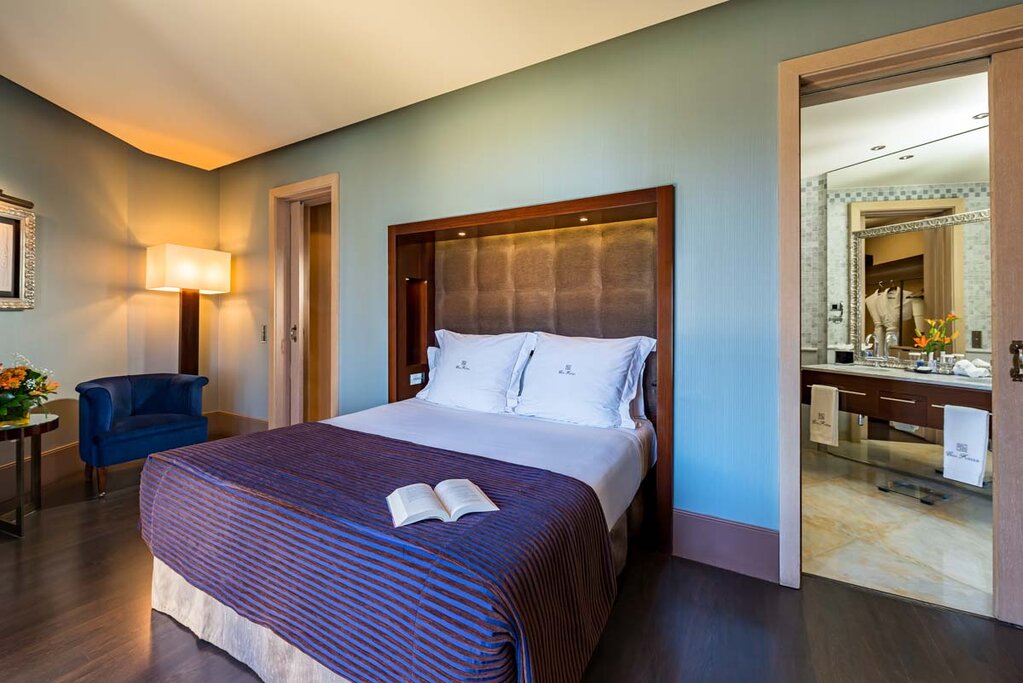 Hotel975