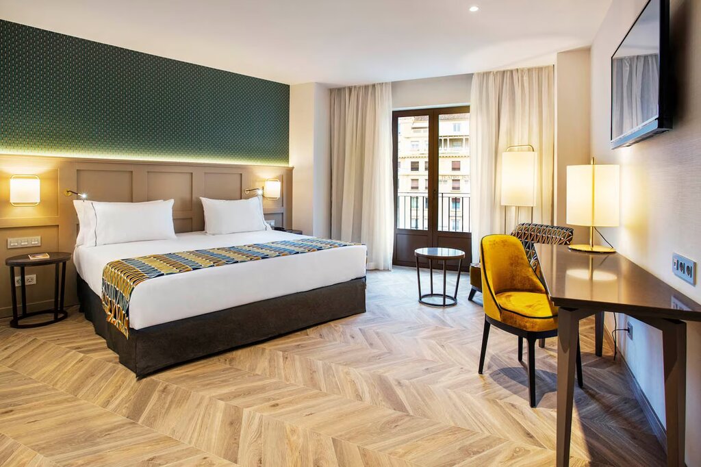 Hotel825