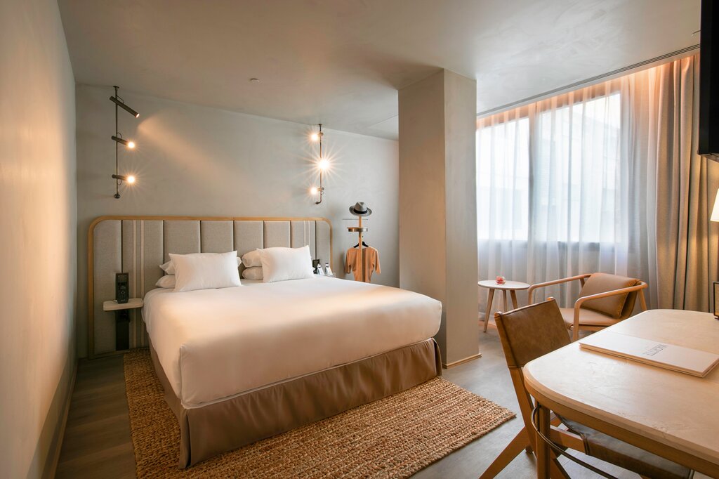 Hotel696