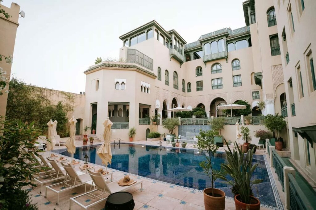 Hotel72