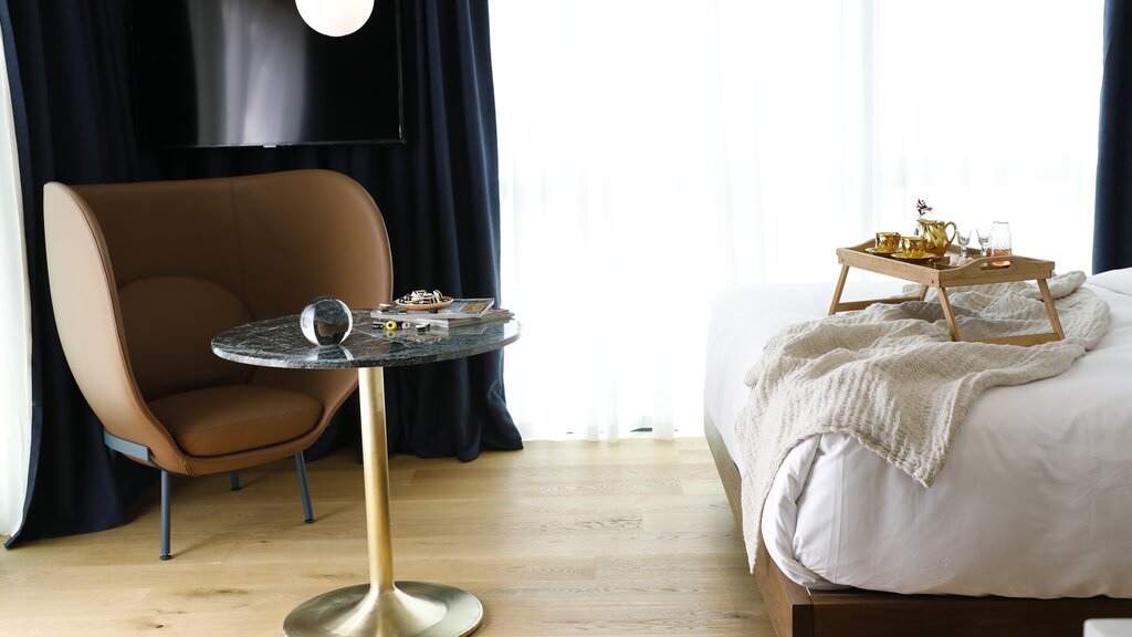 Hotel512