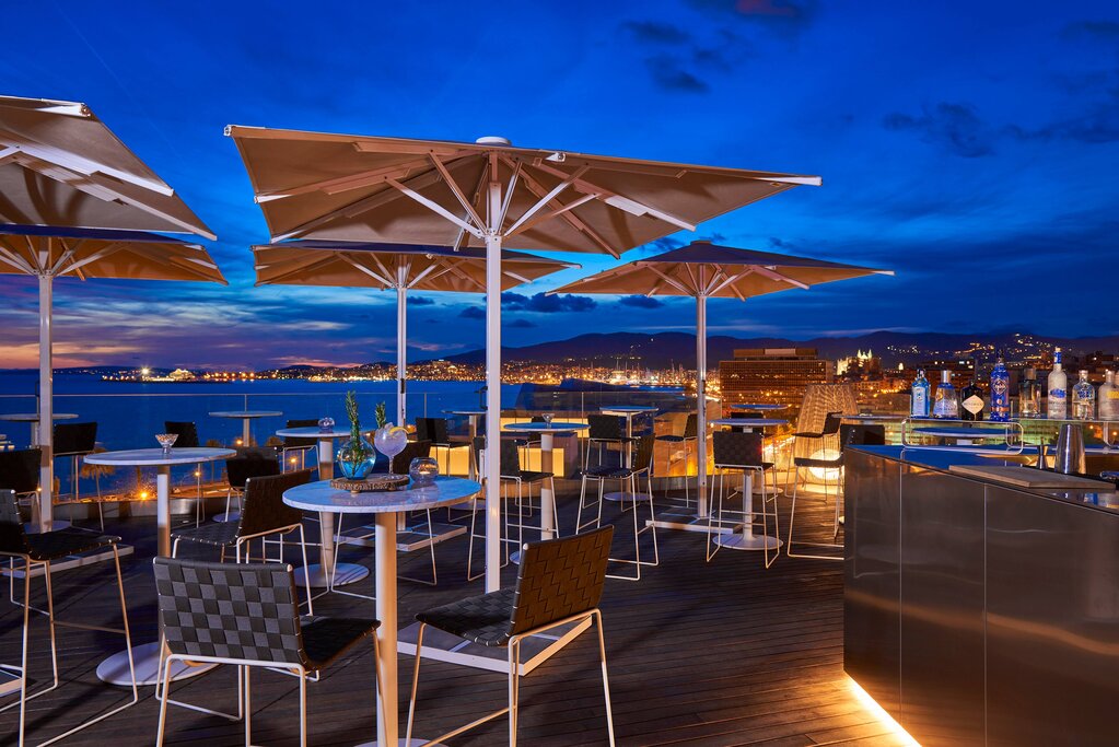 Hotel676