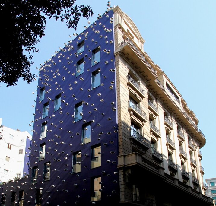 Hotel695