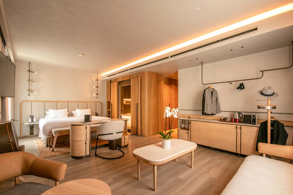 Hotel696