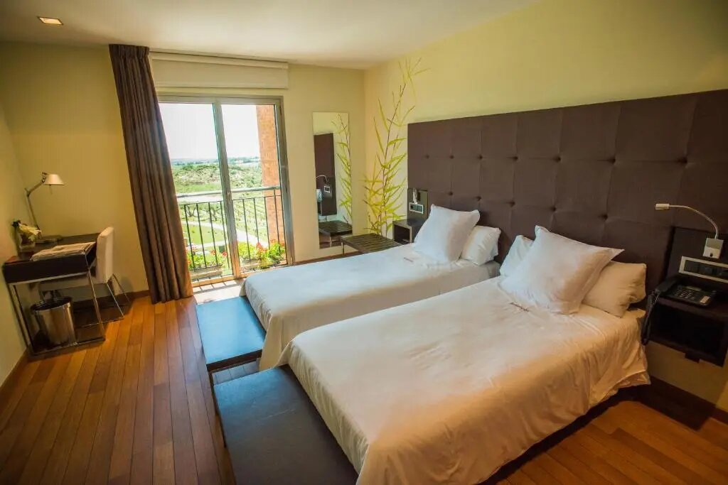 Hotel878