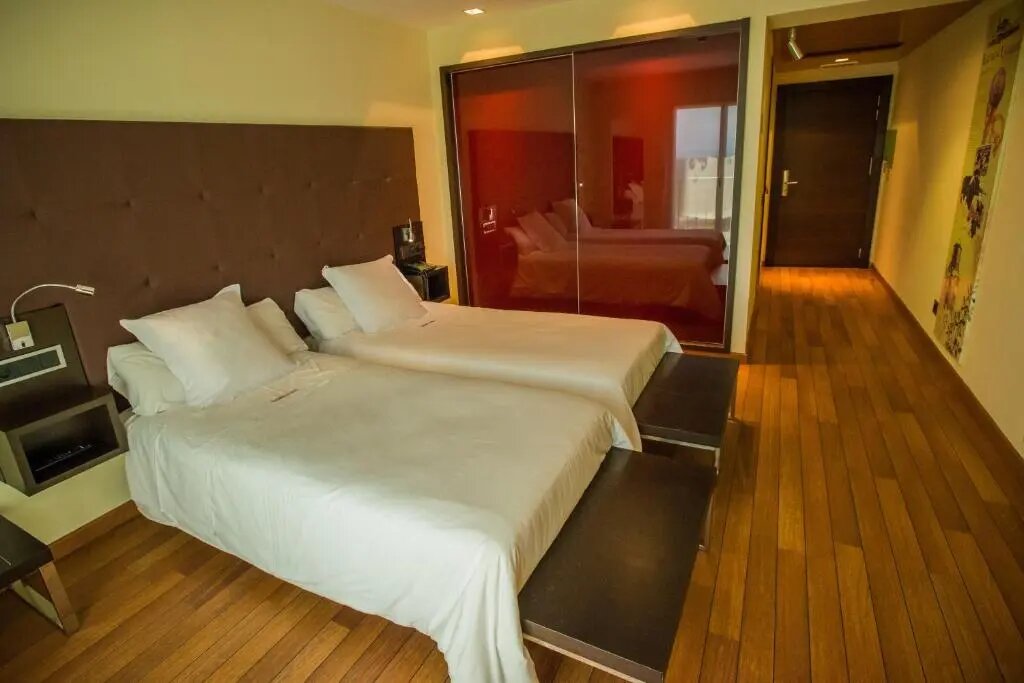 Hotel878