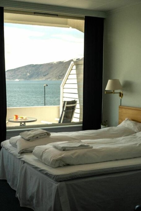Hotel382