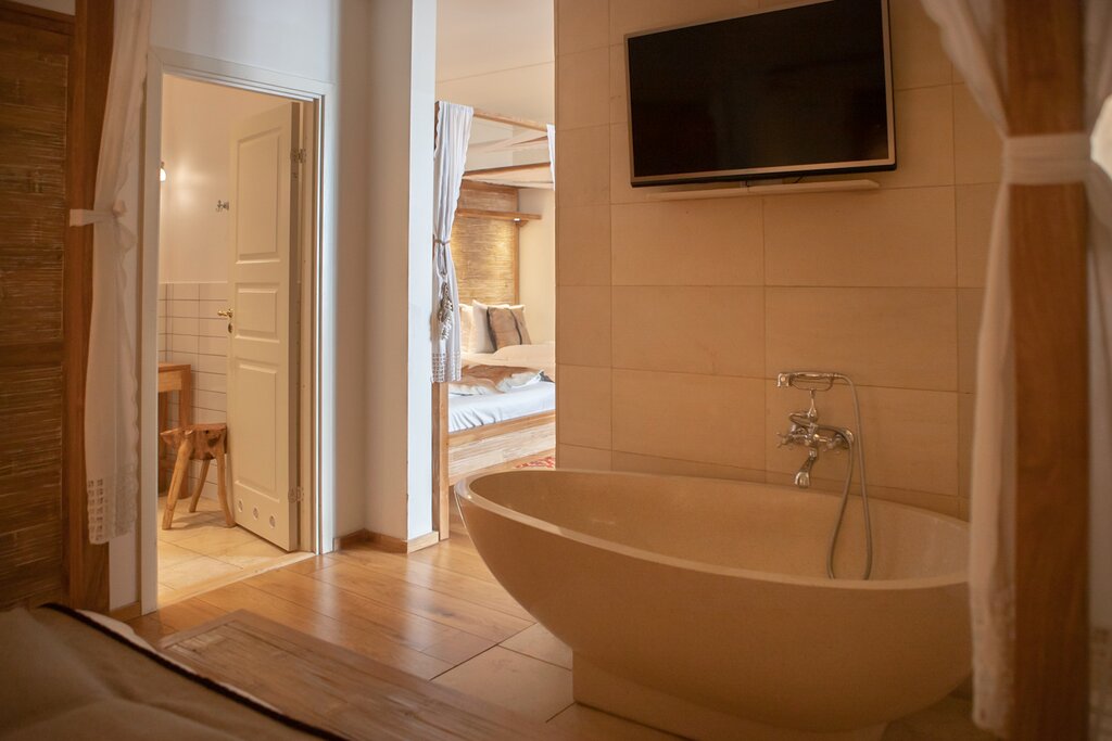 Hotel383