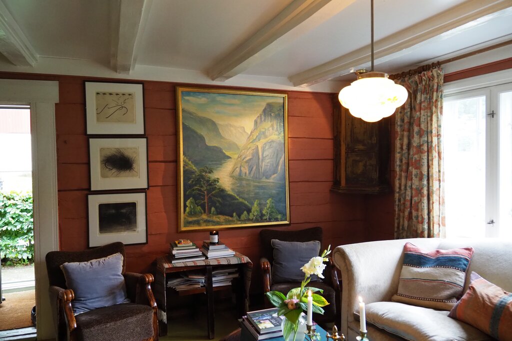 Hotel352