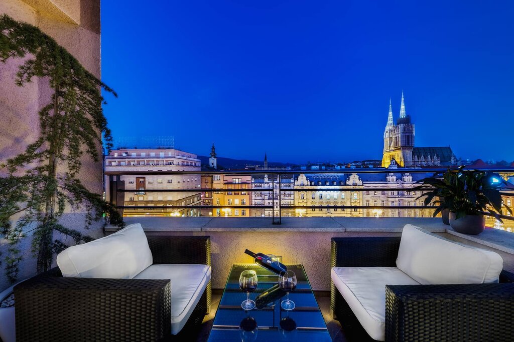 Hotel1336
