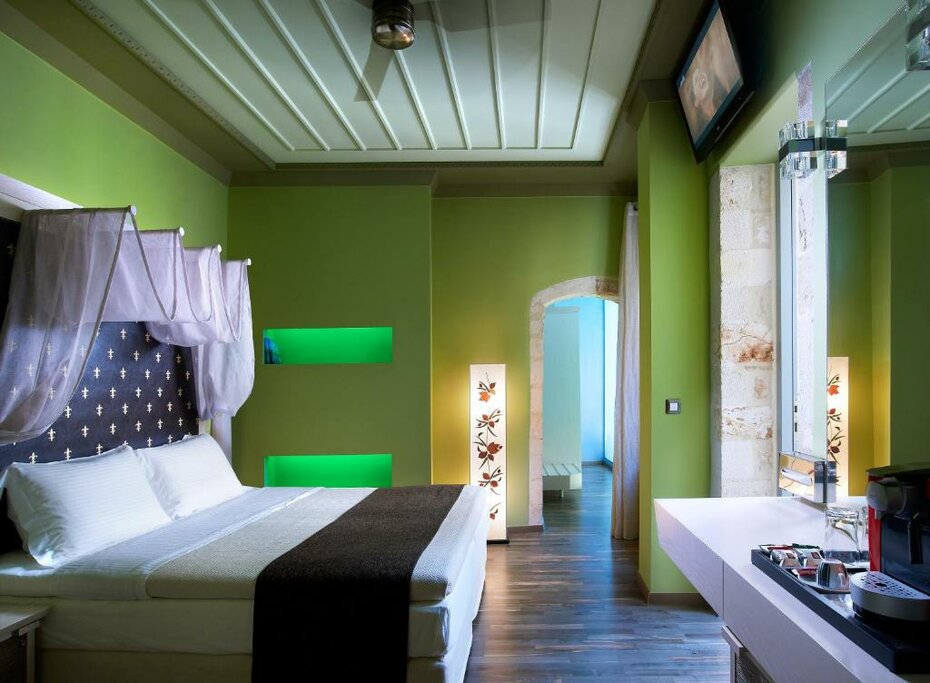 Hotel599