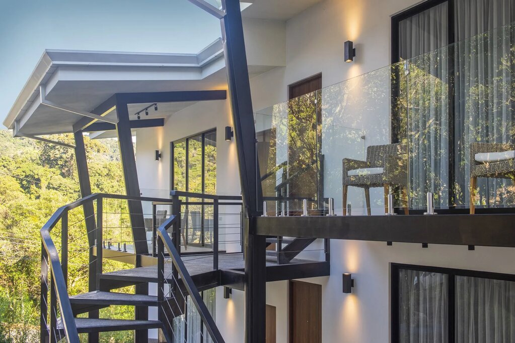 Hotel233