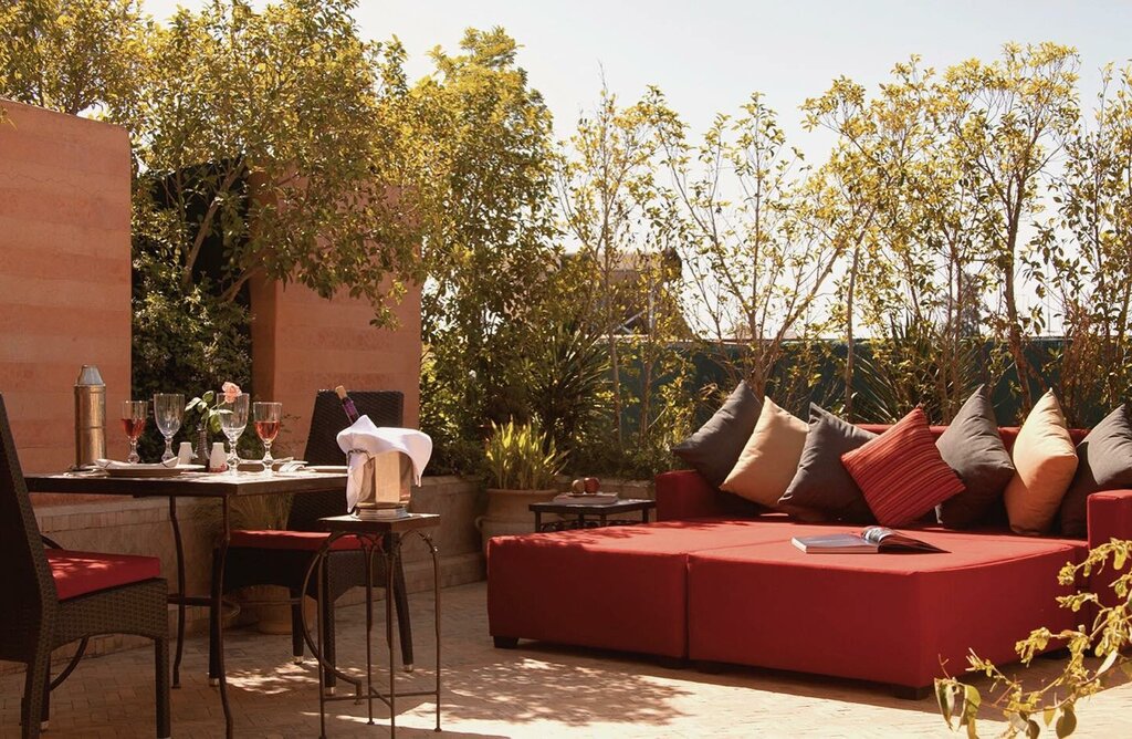 Hotel73
