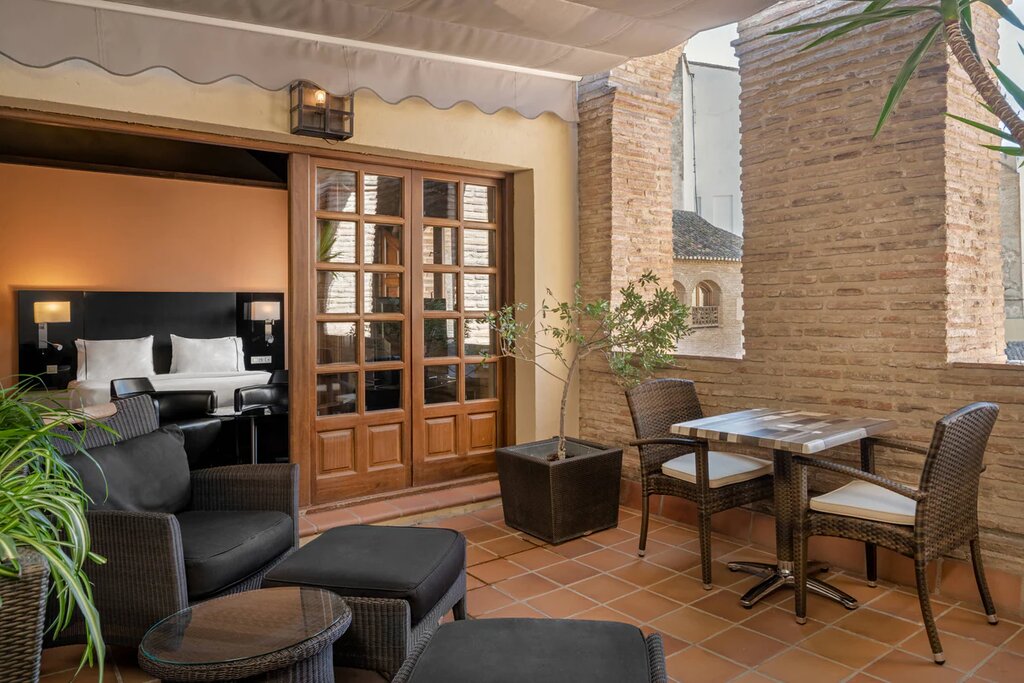 Hotel805