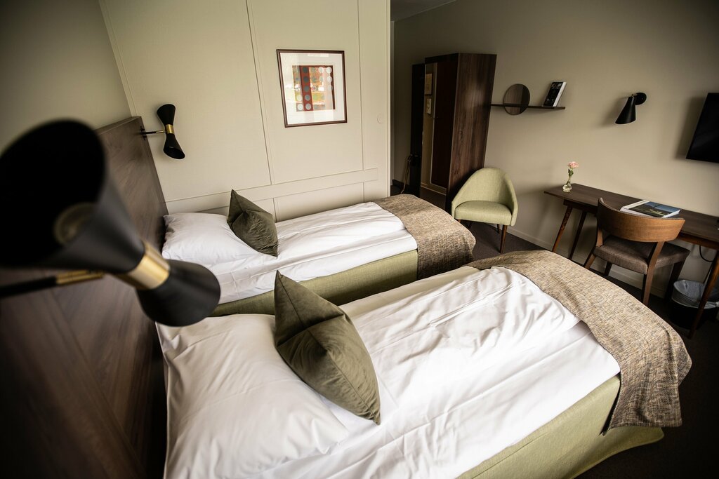 Hotel351