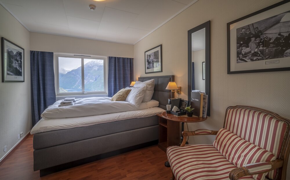 Hotel385