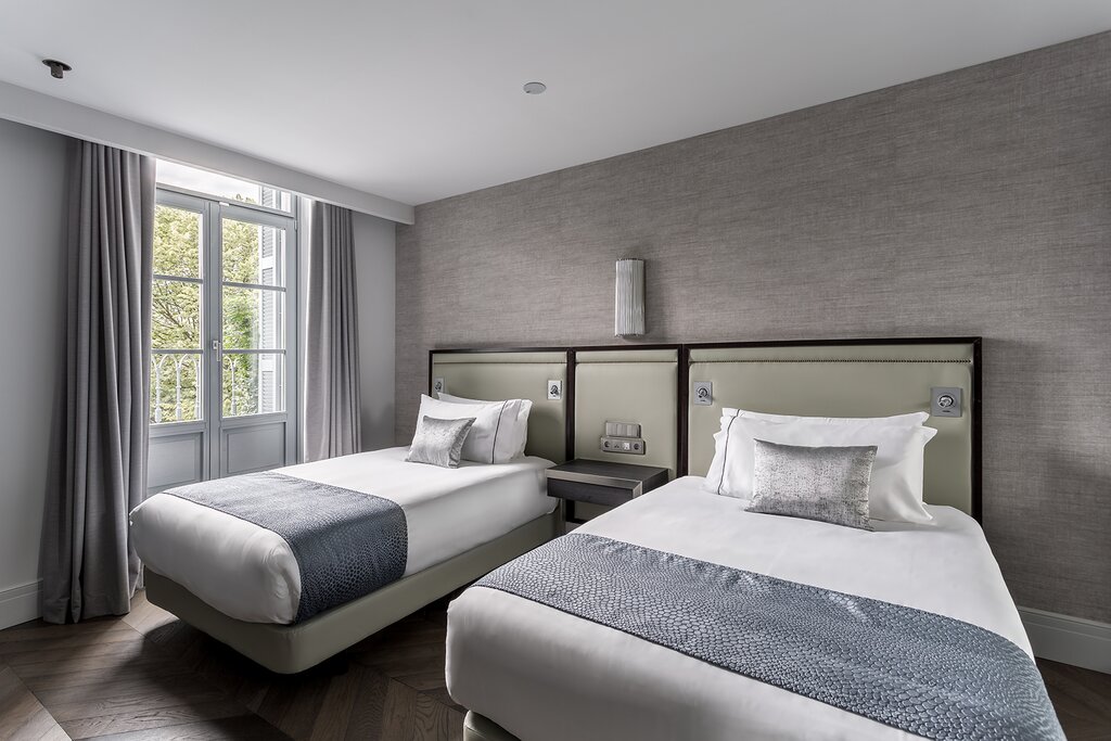 Hotel748