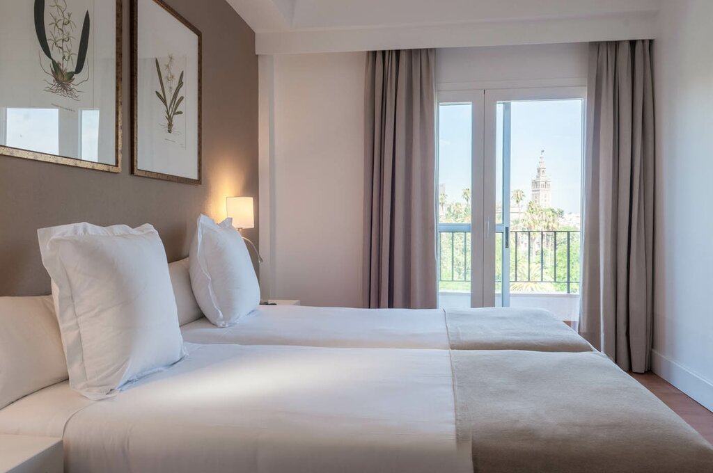Hotel775