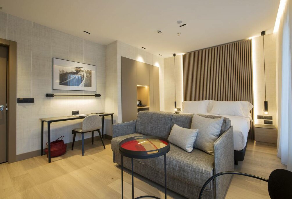 Hotel896