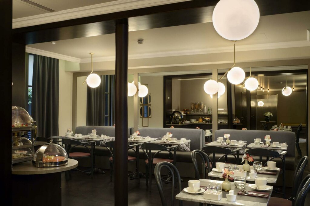 Hotel1300
