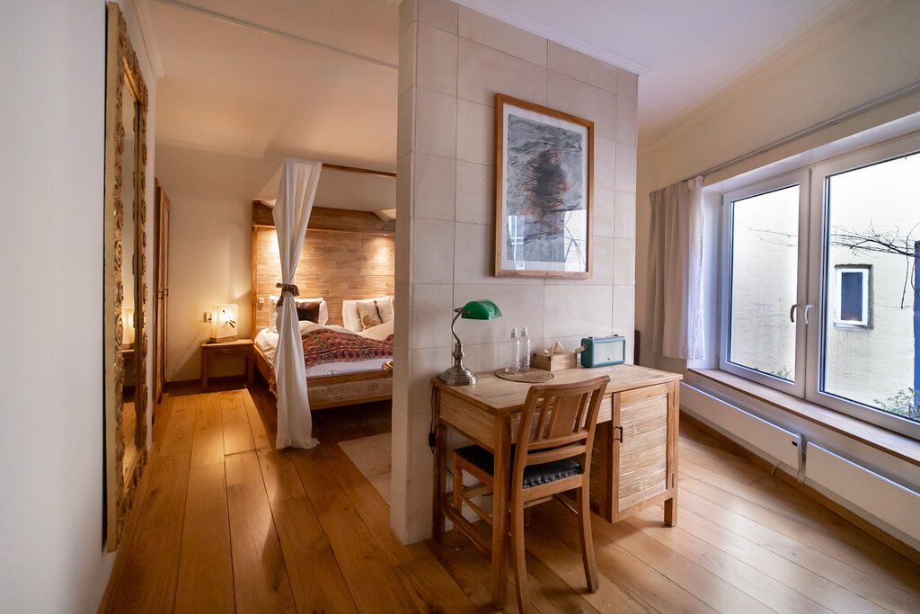 Hotel383