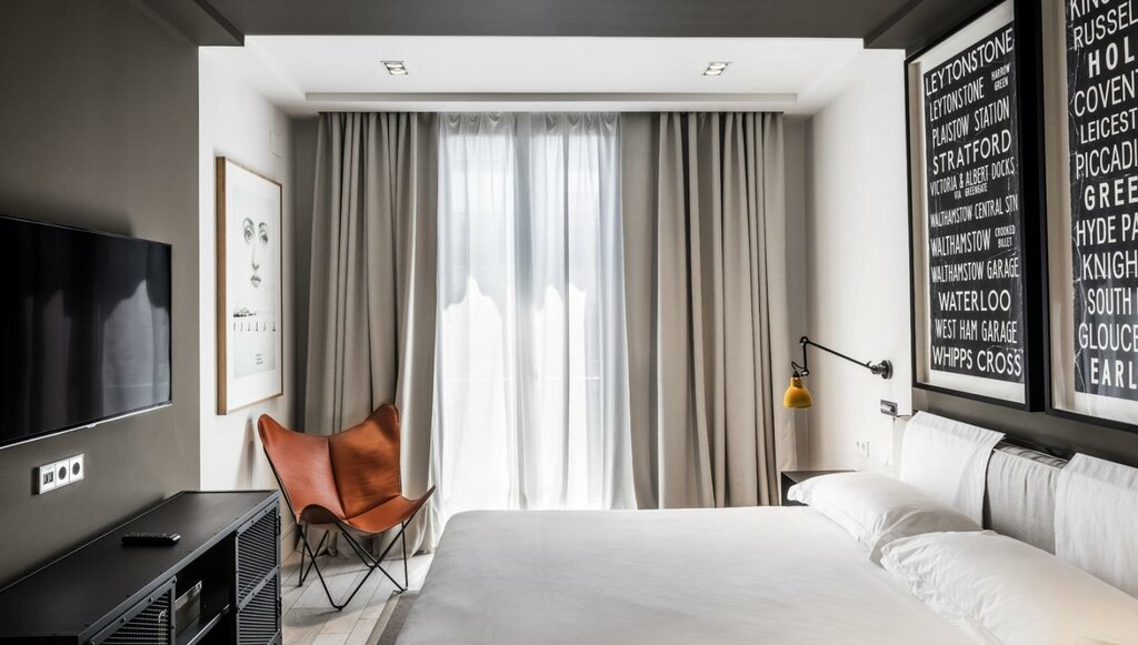 Hotel677