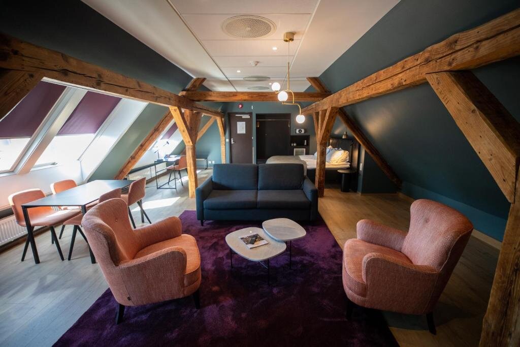 Hotel372