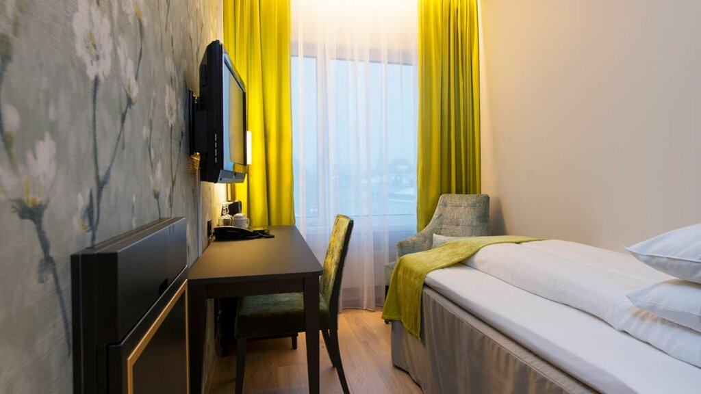 Hotel353