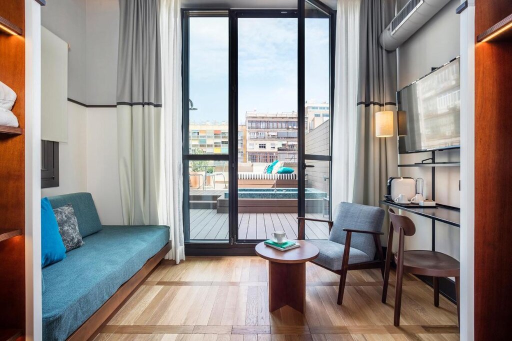Hotel743