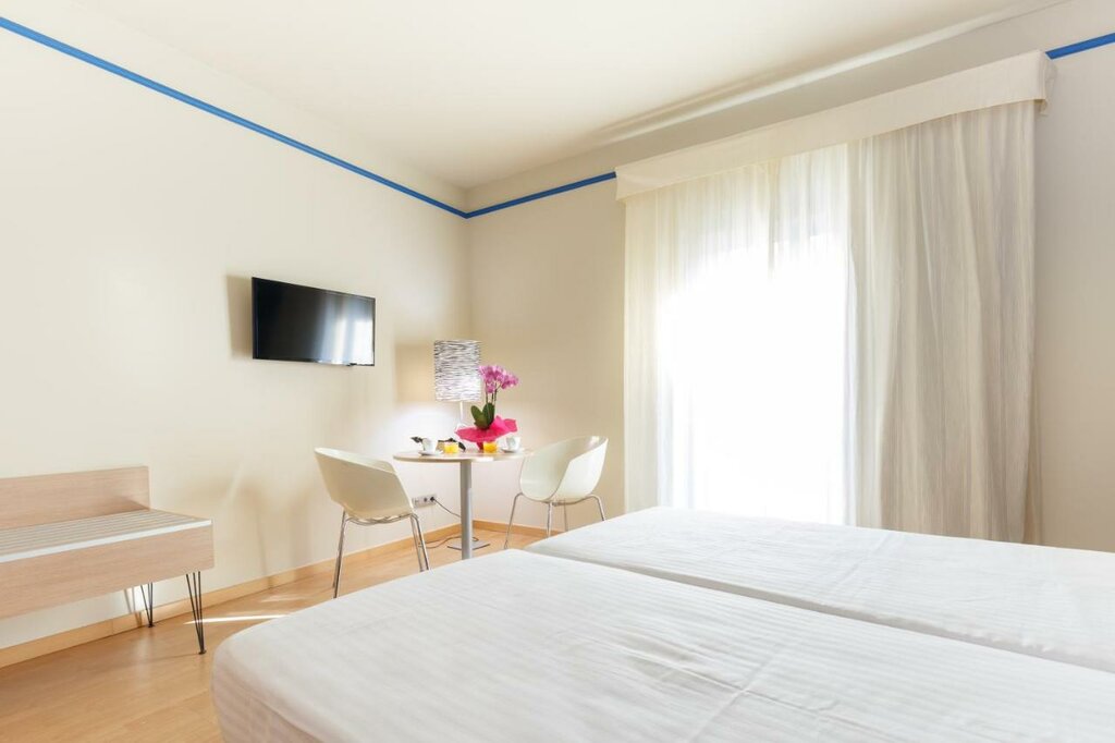 Hotel827