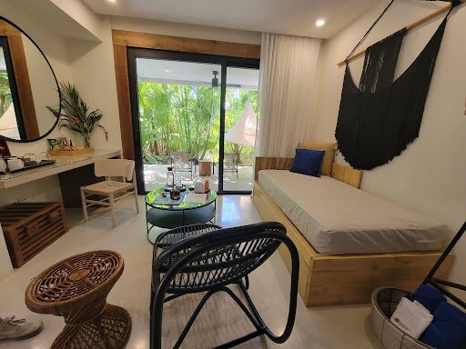 Hotel327