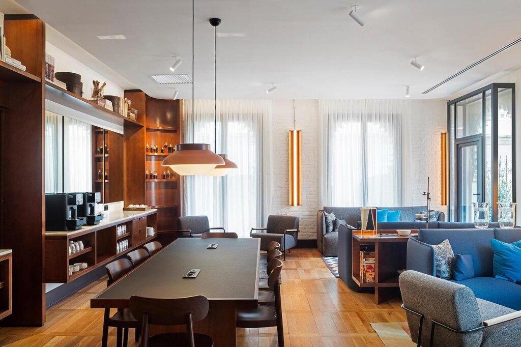 Hotel743