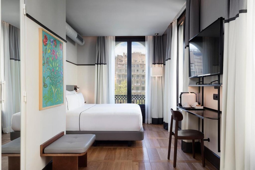 Hotel743
