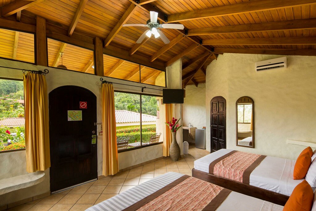 Hotel272