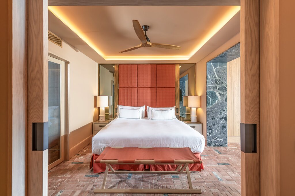 Hotel956