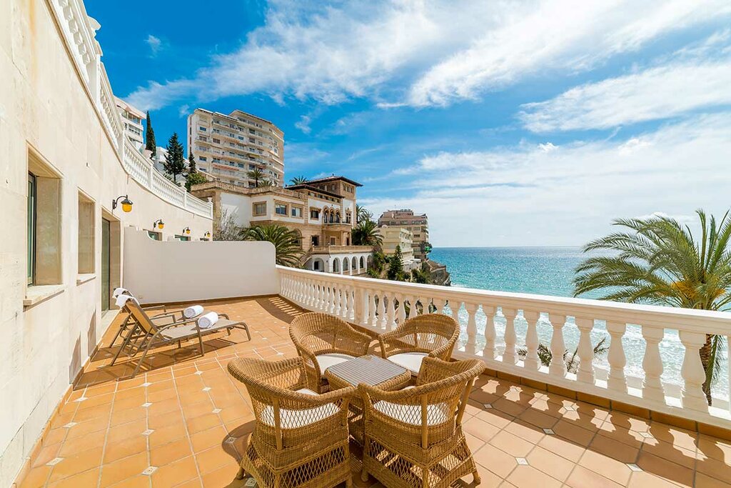 Hotel995