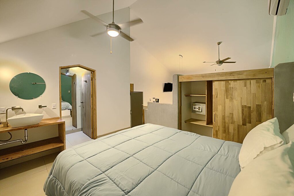 Hotel328