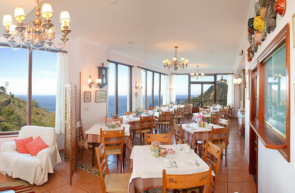 Hotel898