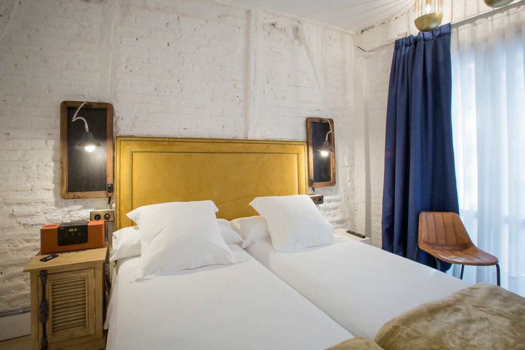Hotel832